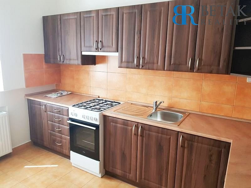 Pronájem bytu 2+1 72 m² – pohled 2