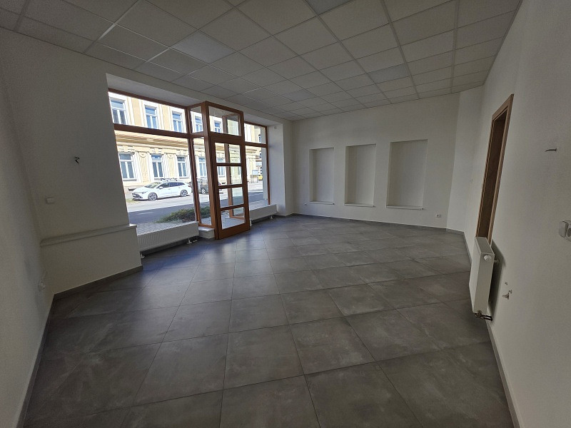 Pronájem obchodních prostor 64 m²