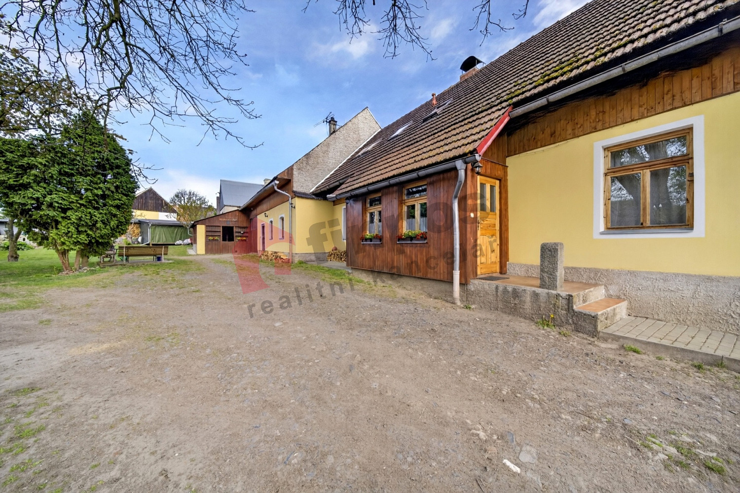 Prodej domu 271 m² s pozemkem 1 077 m² – fotografie 3