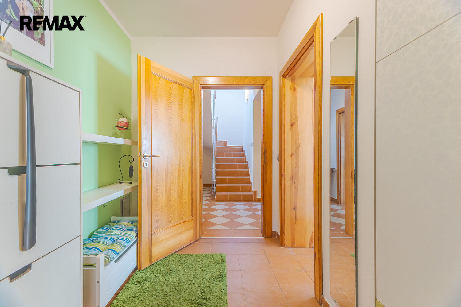 Prodej domu 187 m² s pozemkem 563 m² – fotografie 2