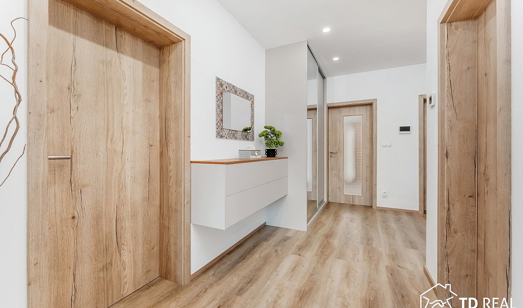 Prodej domu 207 m² s pozemkem 1 077 m², Syrovice – náhled fotky 5