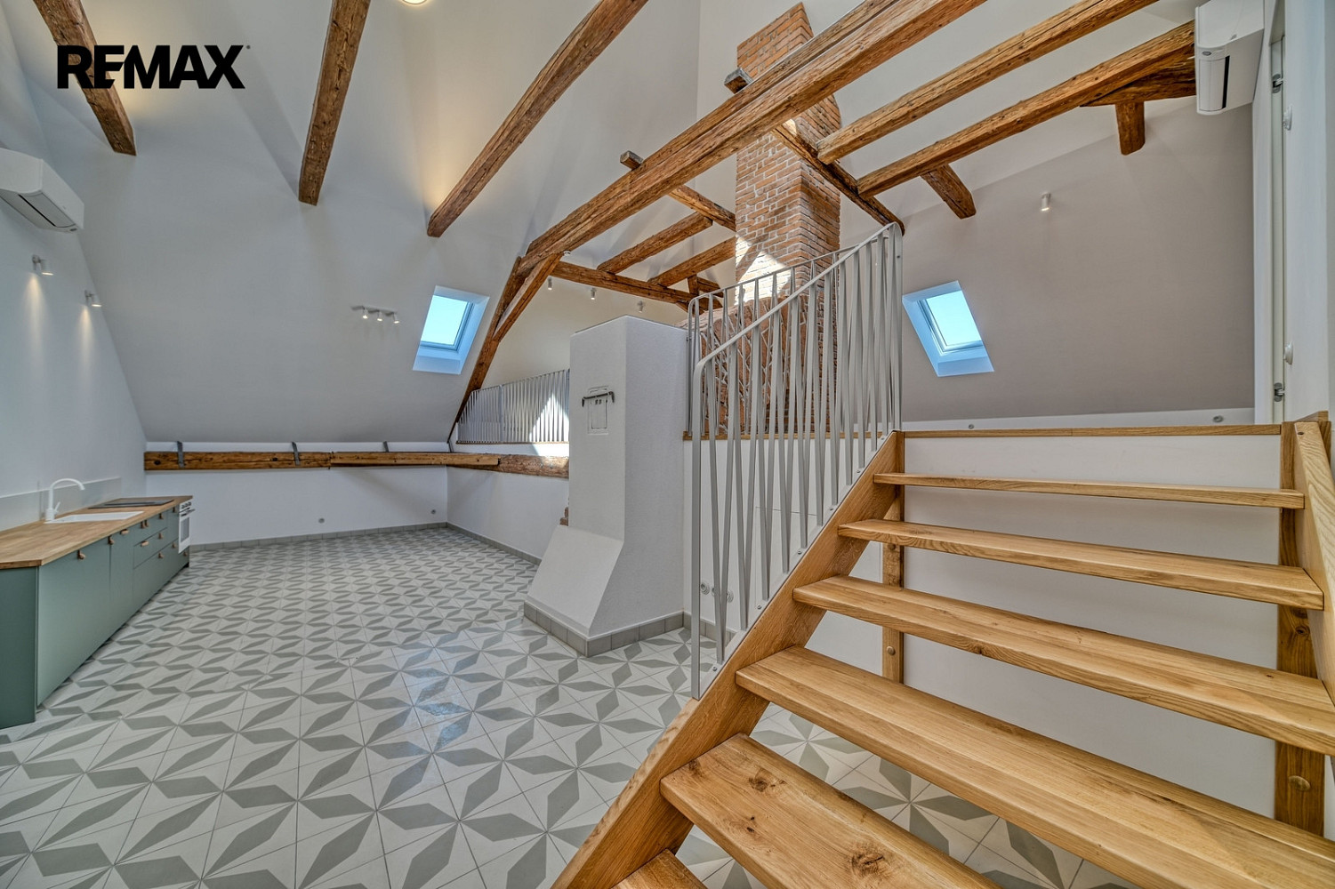 Pronájem bytu atypického 123 m² — photo 2