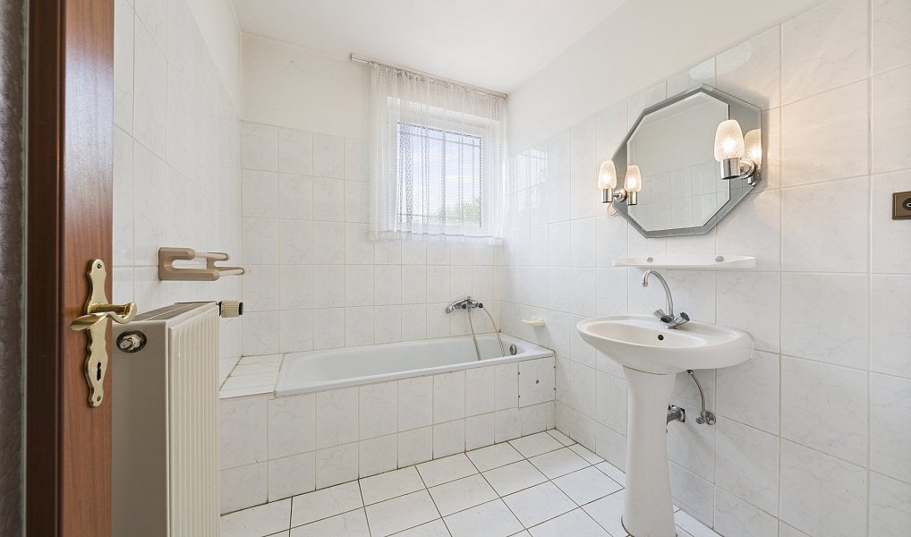 Prodej domu 239 m² s pozemkem 696 m², Zadní Třebaň – náhled fotky 7