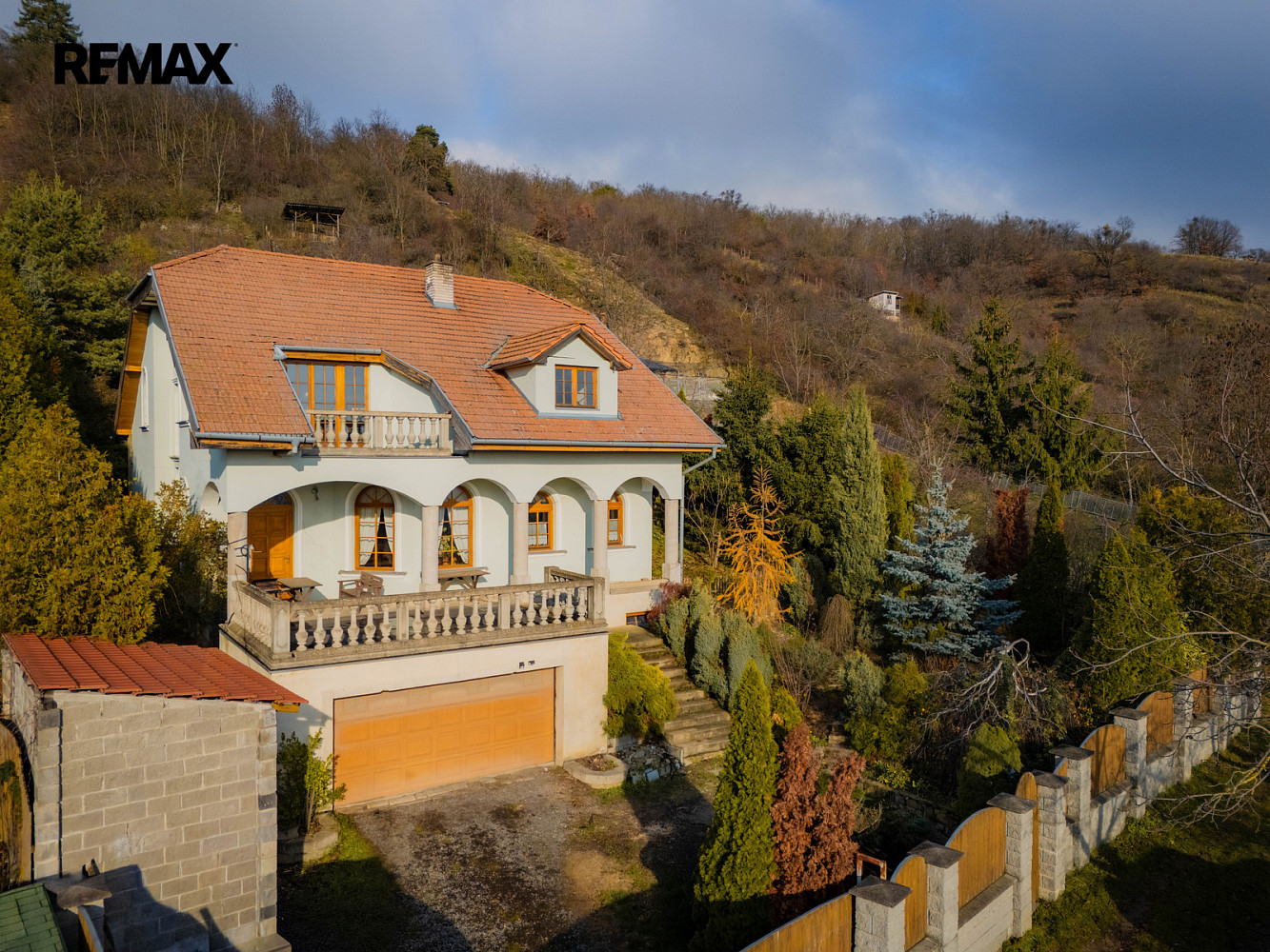 Prodej domu 252 m² s pozemkem 1 297 m² — photo 2