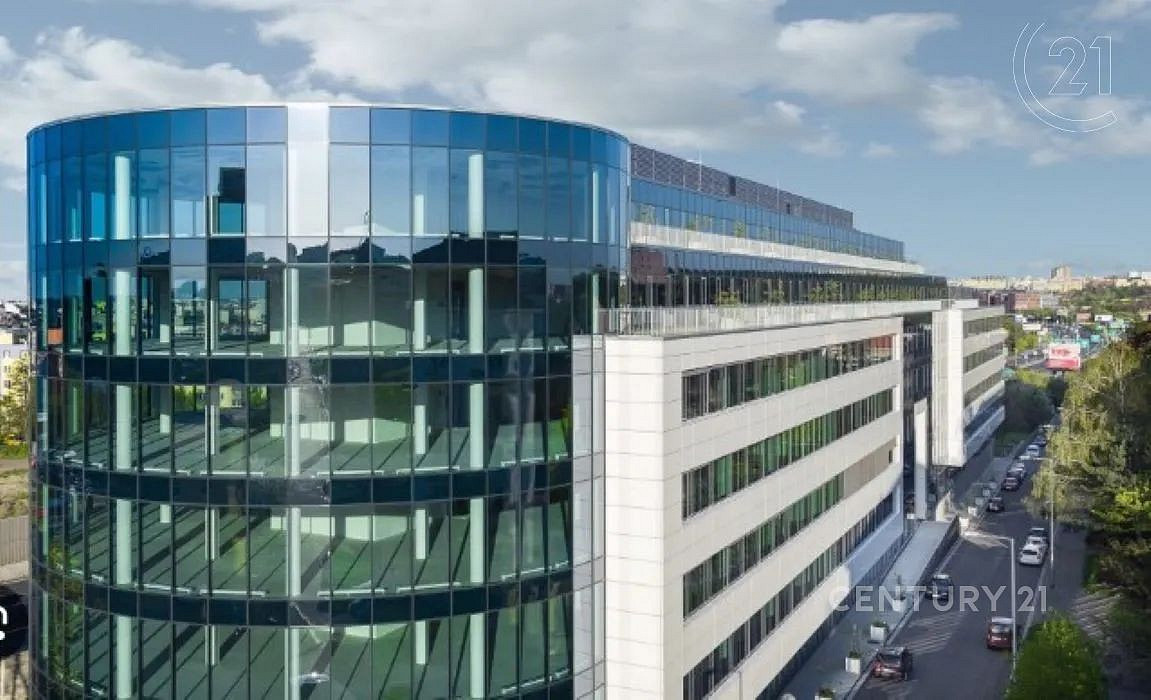 Pronájem kanceláře 902 m²