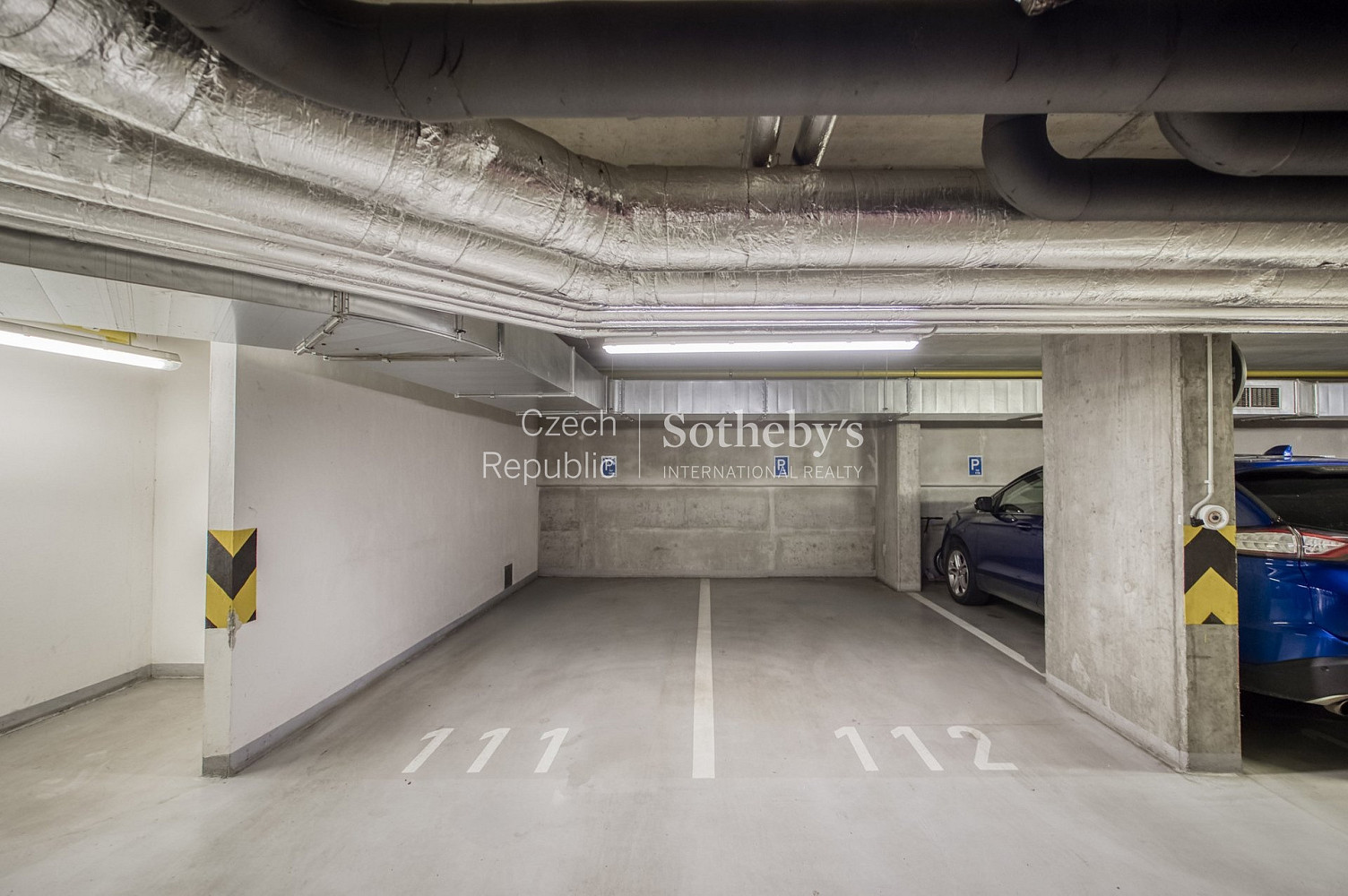 Pronájem garážového stání 15 m2, praha - karlín