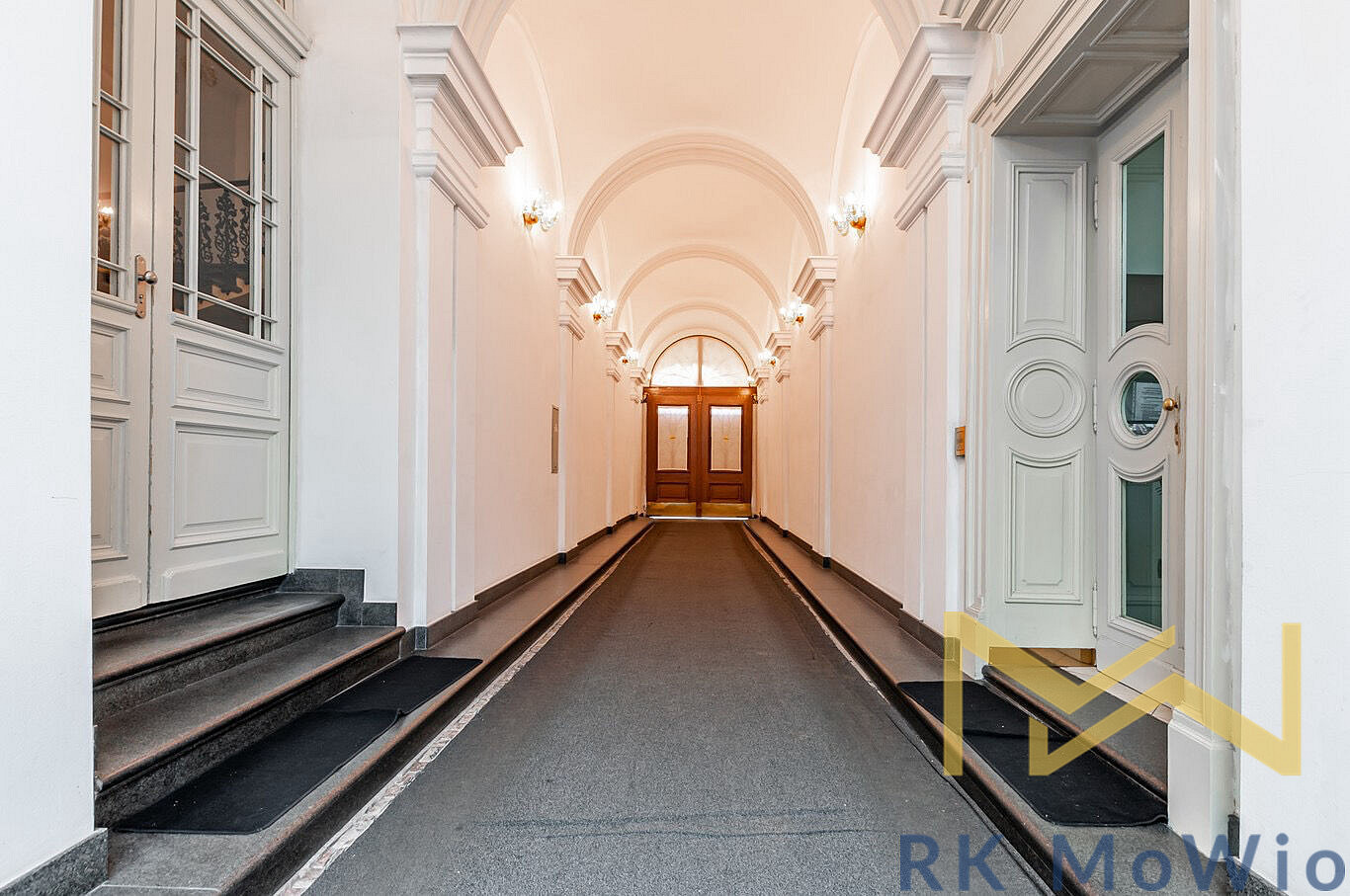 Parkovací stání v podzemní garáži na vinohradech na praze 2 — photo 2