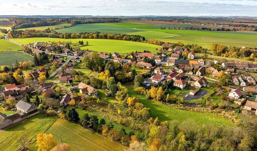 Prodej stavebního pozemku 1 327 m², Bečváry – náhled fotky 8