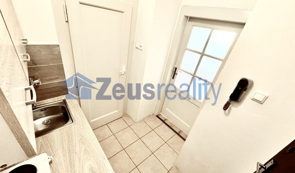 Pronájem bytu 1+kk 27 m², Praha – náhled fotky 4