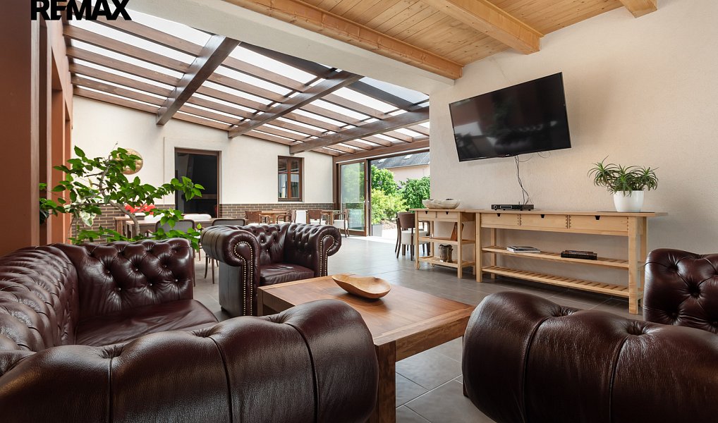 Prodej domu 470 m² s pozemkem 3 949 m², Závada – náhled fotky 9