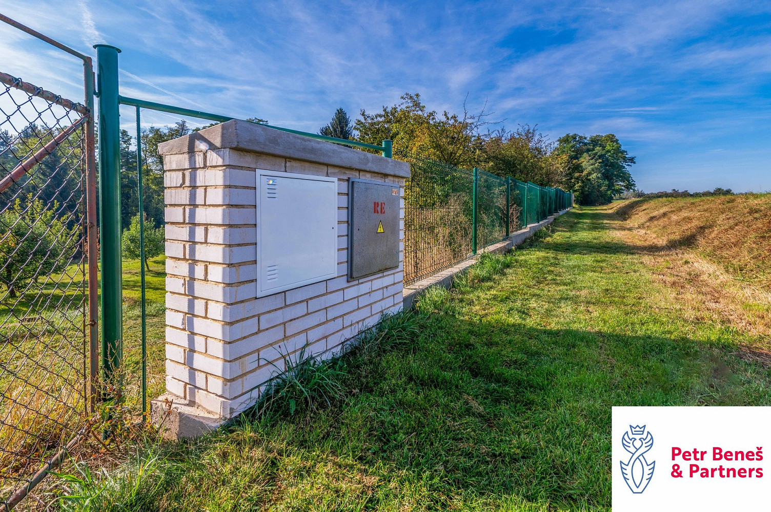 Prodej stavebního pozemku 2 022 m² – fotografie 2