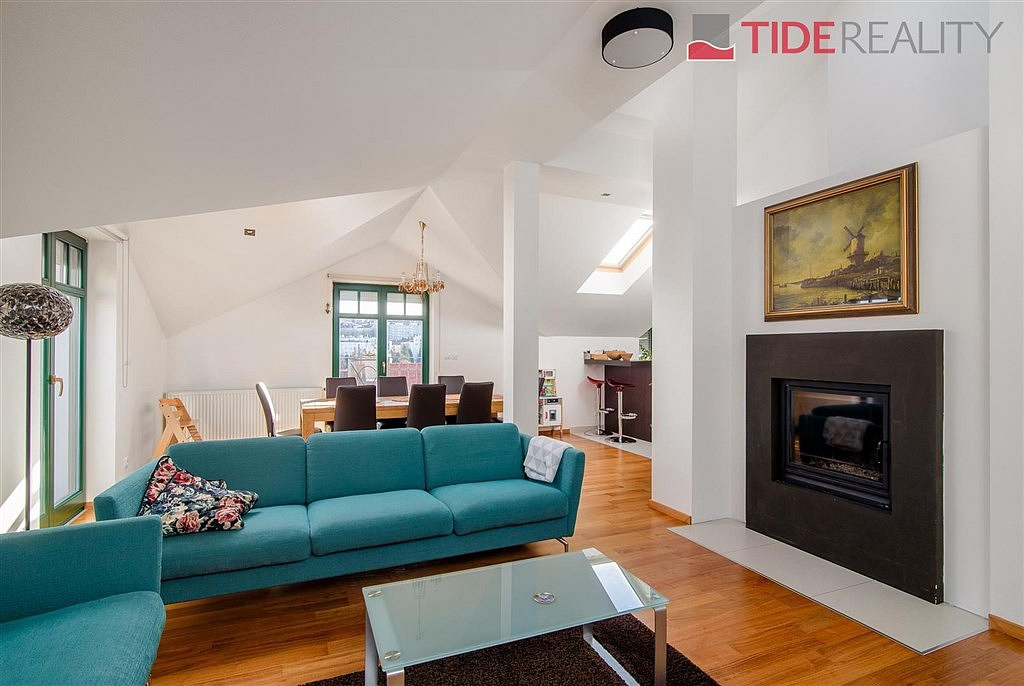 Pronájem bytu 4+kk 135 m² — photo 2