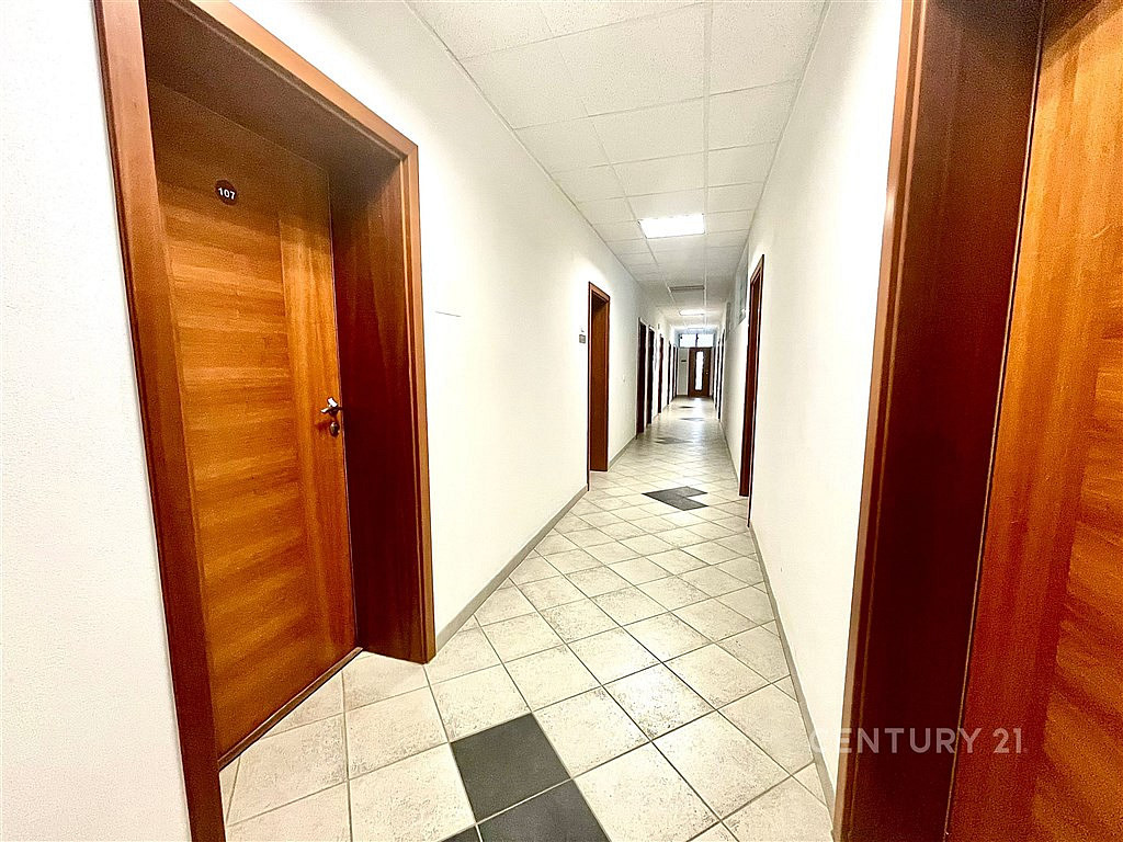 Pronájem kanceláře 36 m² — photo 2