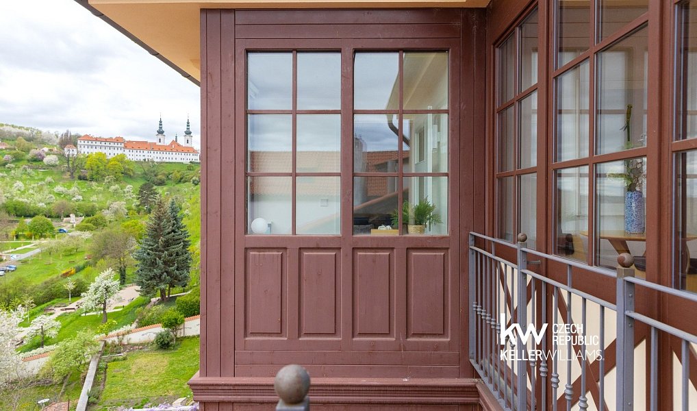 Prodej bytu 6+kk 231 m², Praha – náhled fotky 2