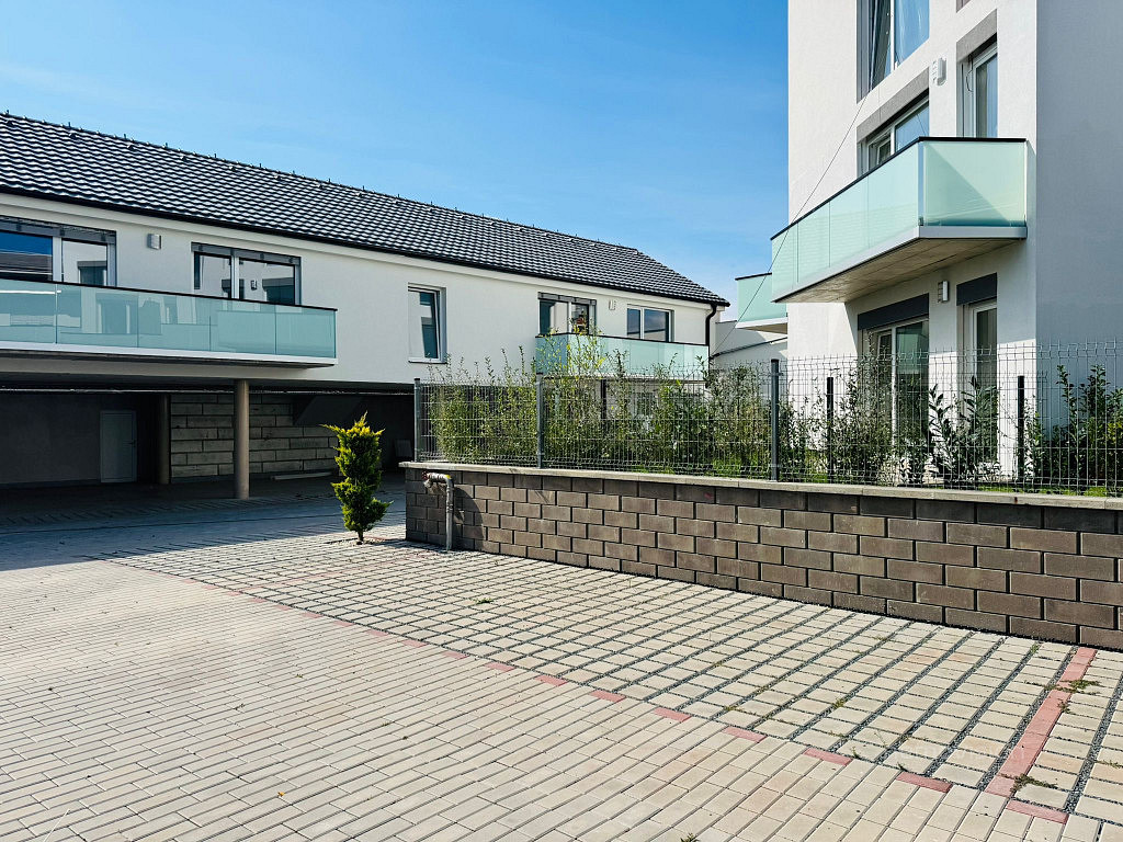 Venkovní, parkovací stání na prodej, 13 m2, ul. Faměrovo náměstí, Brno - Černovice – fotografie 2