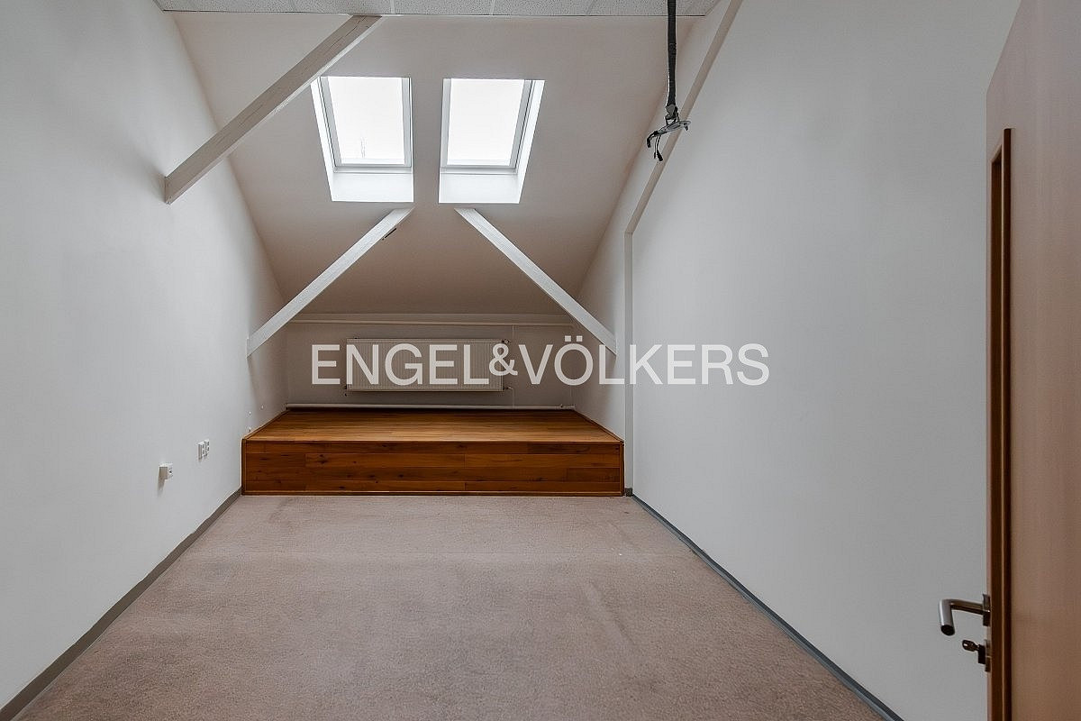 Pronájem kanceláře 212 m² – fotografie 5