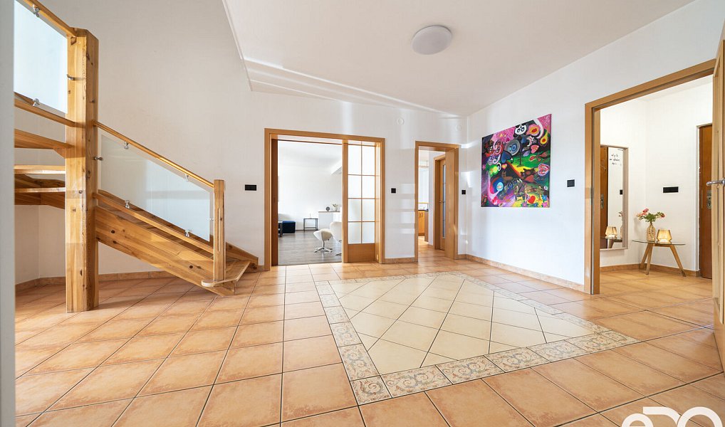 Prodej domu 340 m² s pozemkem 970 m², Kosořice – náhled fotky 8