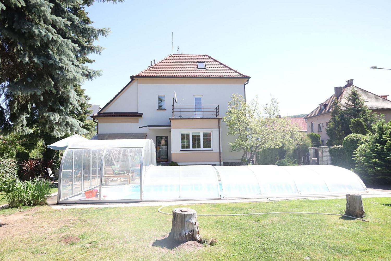 Prodej domu 280 m² s pozemkem 836 m² – fotografie 2