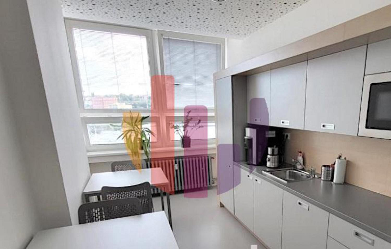 Pronájem kanceláře 296 m² — photo 5