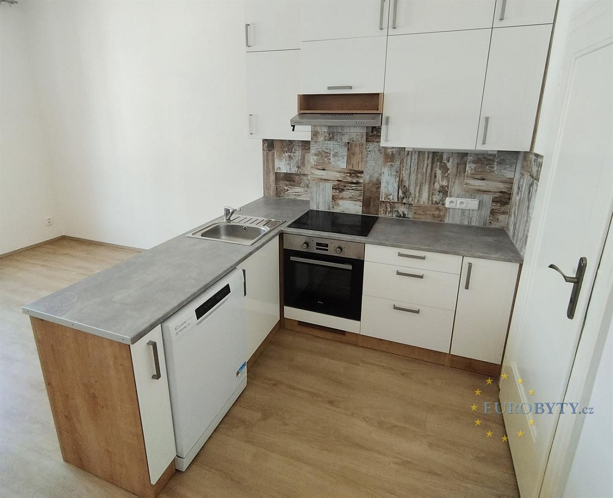 Pronájem bytu 2+kk 40 m² — photo 2