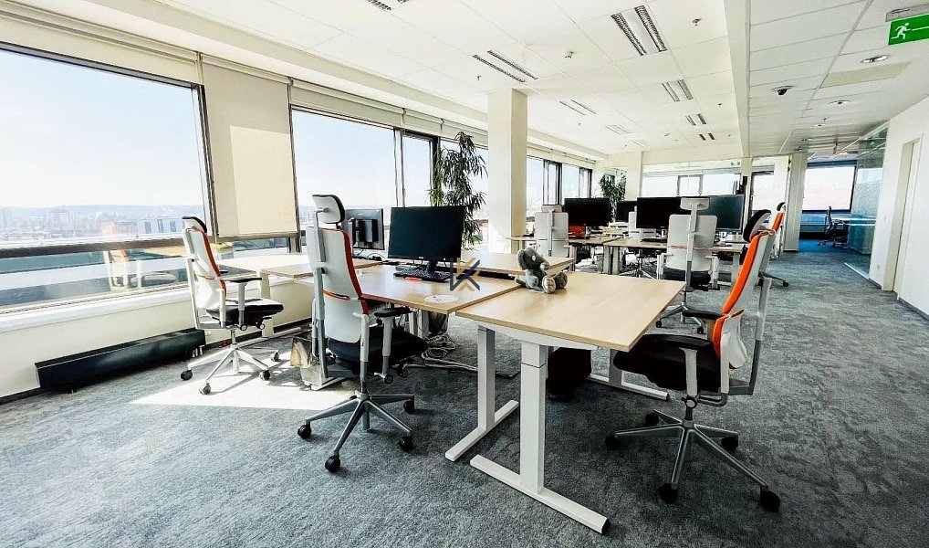 Pronájem kanceláře 945 m², Praha – náhled fotky 2