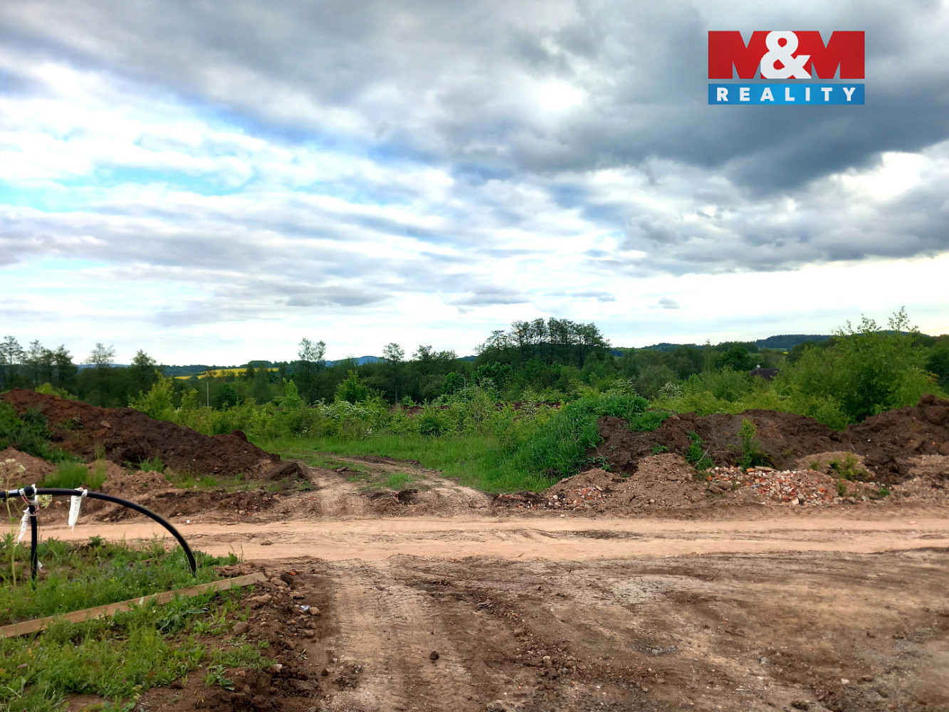 Prodej stavebního pozemku 1 352 m² – fotografie 3