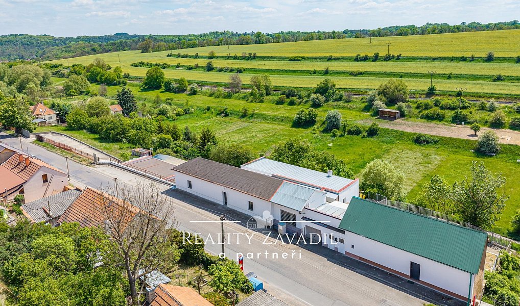 Prodej domu 940 m² s pozemkem 5 787 m², Koleč – náhled fotky 2