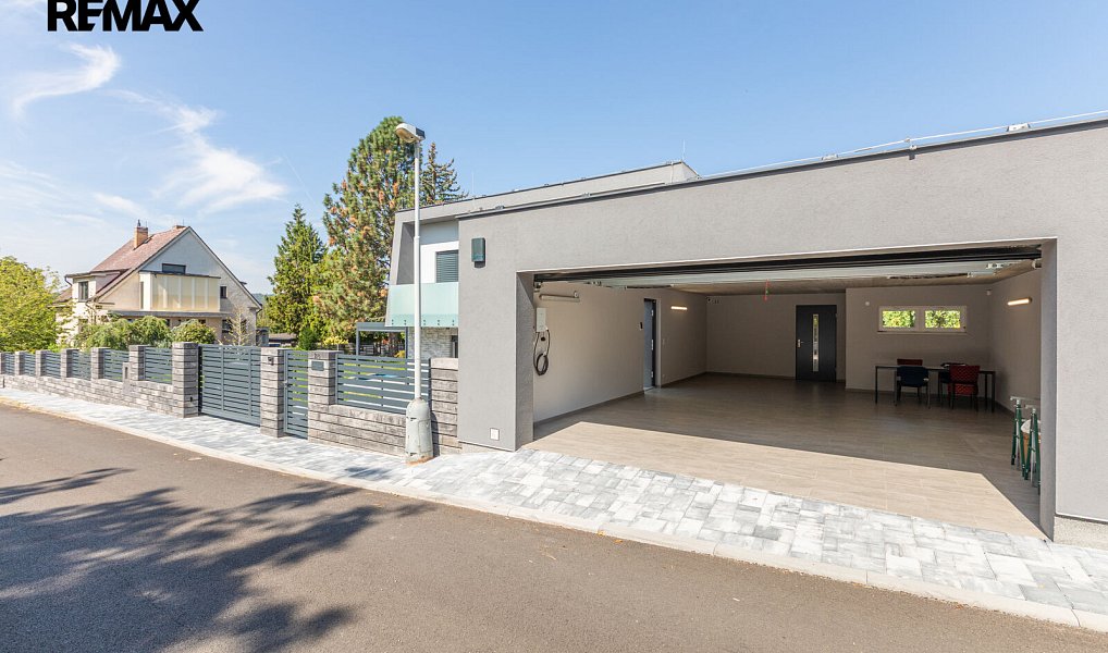 Prodej domu 244 m² s pozemkem 810 m², Praha – náhled fotky 33