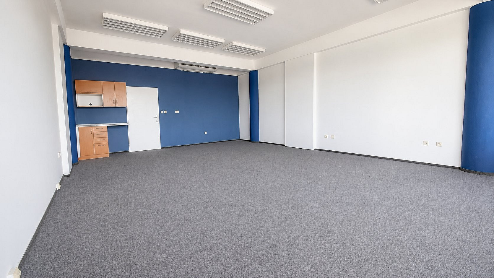 Pronájem kanceláře 57 m² – fotografie 3