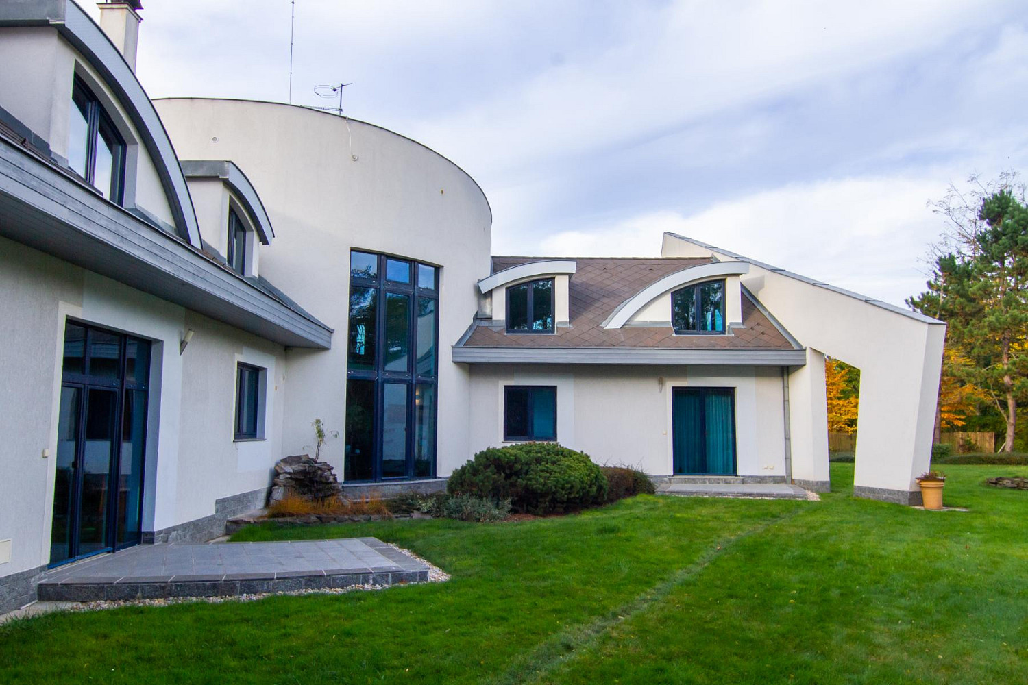 Prodej domu 807 m² s pozemkem 5 219 m² – pohled 5