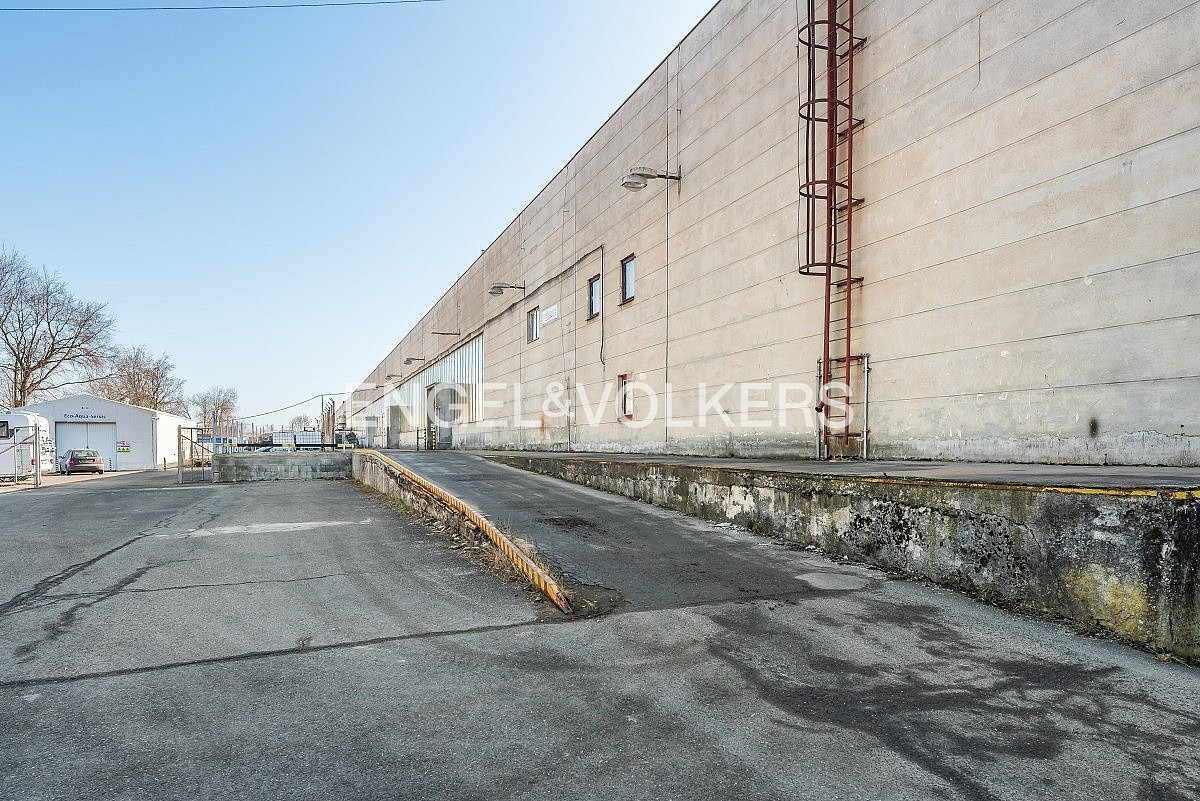 Pronájem skladovacích prostor 2 032 m² – fotografie 3