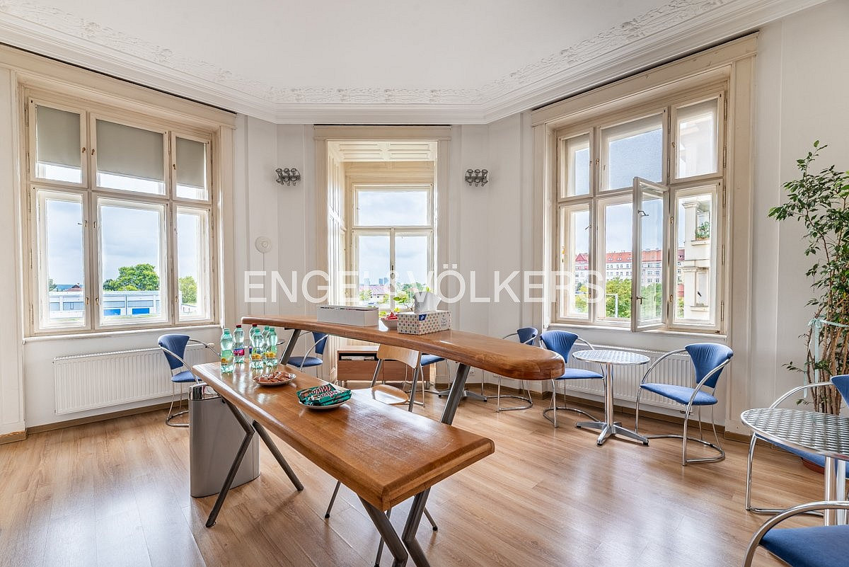 Pronájem kanceláře 325 m² – fotografie 2