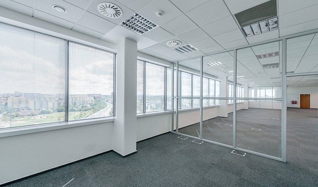 Pronájem kanceláře 120 m², Vestec – náhled fotky 6