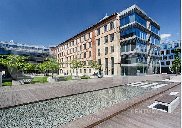Pronájem kanceláře 330 m²