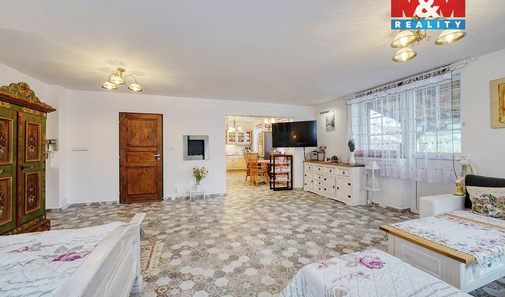 Prodej ubytovacího objektu 359 m², Strážov – náhled fotky 5