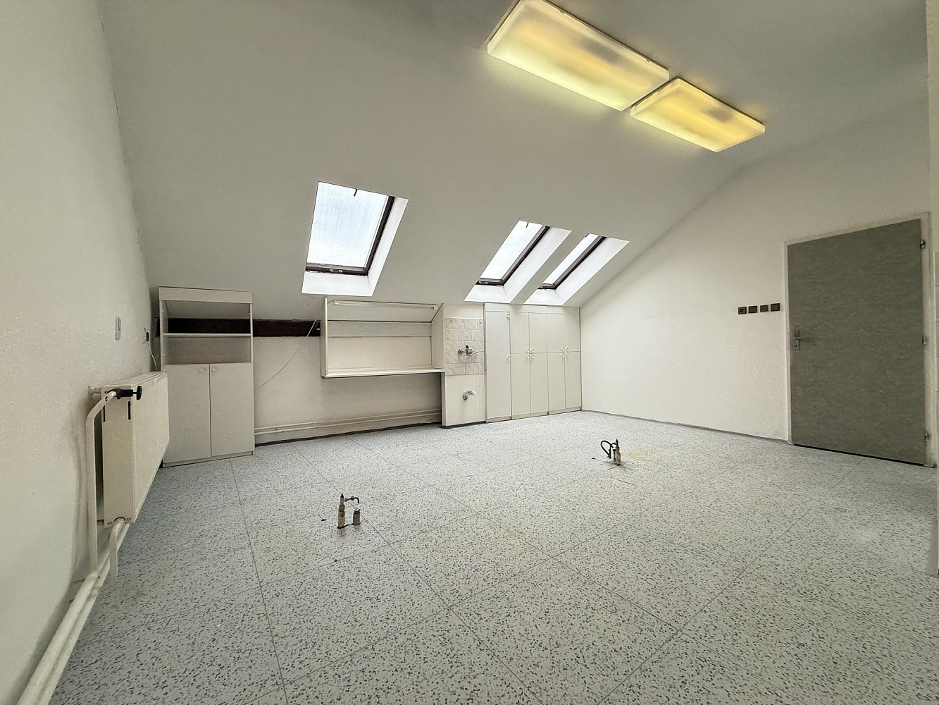 Pronájem komerčního objektu (jiného typu) 82 m²