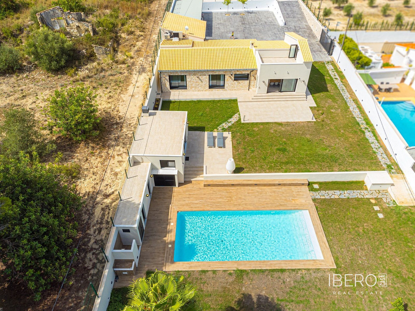 Prodej domu 260 m² s pozemkem 8 000 m² – pohled 4