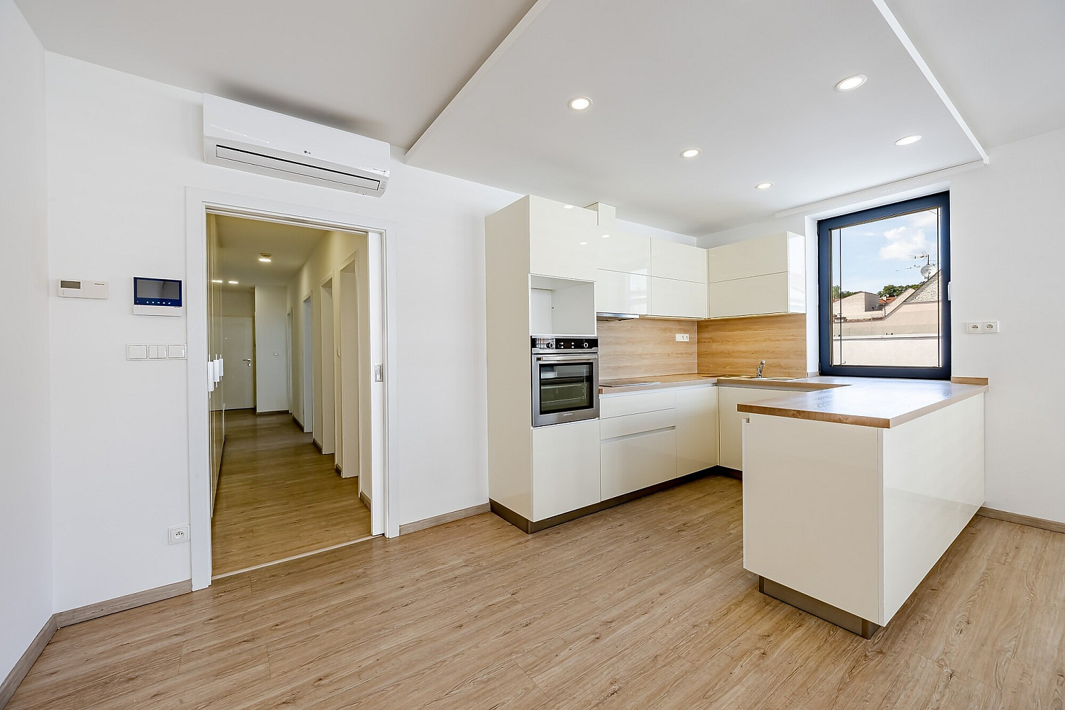 Pronájem bytu 3+kk 69 m² – fotografie 4