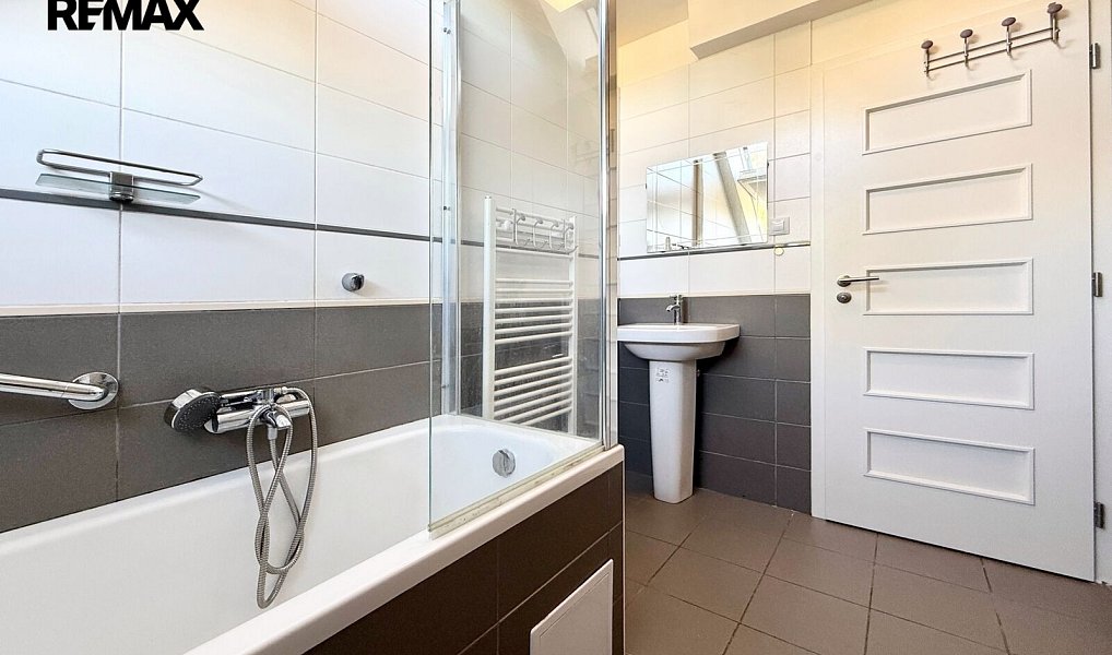 Prodej bytu 1+1 53 m², Praha – náhled fotky 11