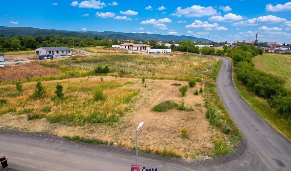 Prodej stavebního pozemku 1 918 m², Dubí – náhled fotky 3