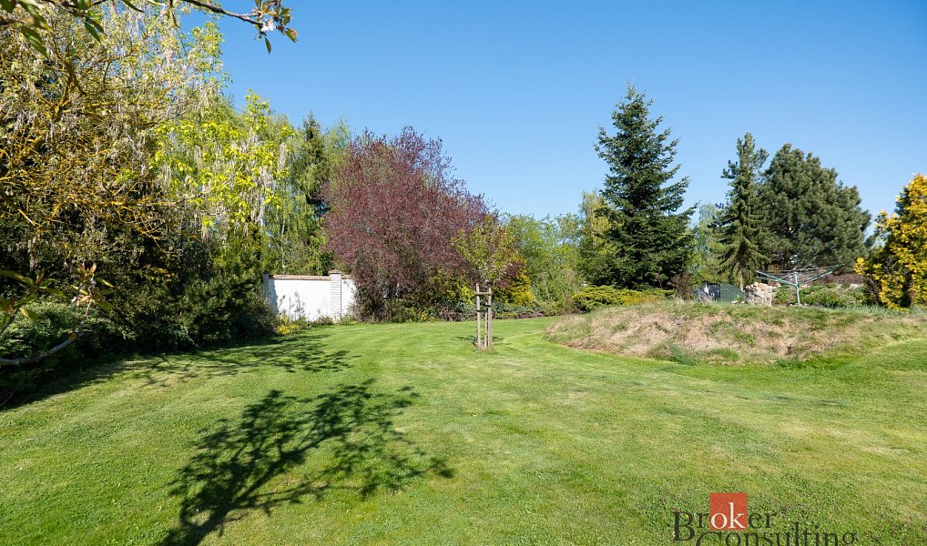 Prodej stavebního pozemku 1 306 m², Svojetice – náhled fotky 19