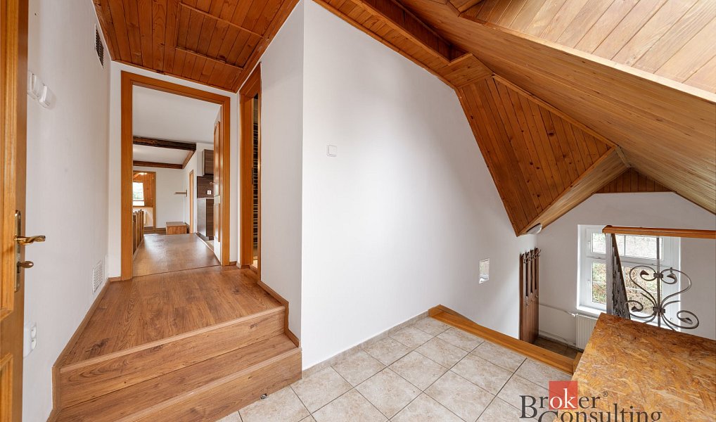 Prodej domu 1 000 m² s pozemkem 2 969 m², Hostivice – náhled fotky 35