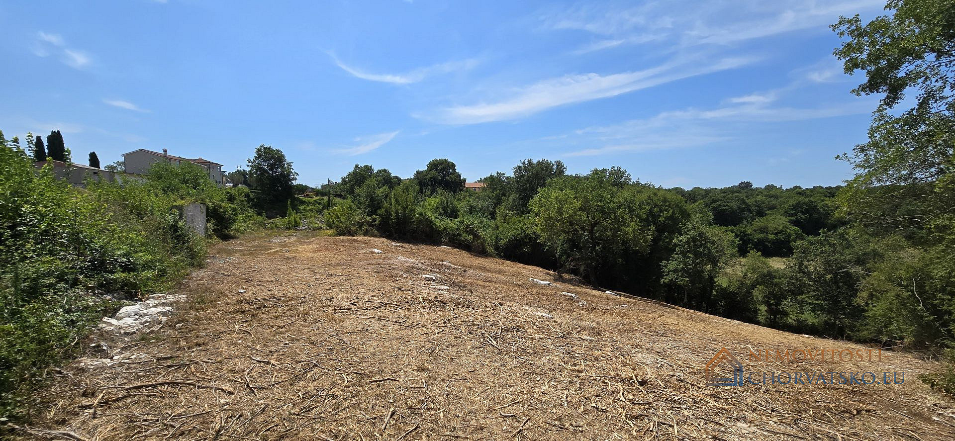Prodej stavebního pozemku 785 m² – pohled 2