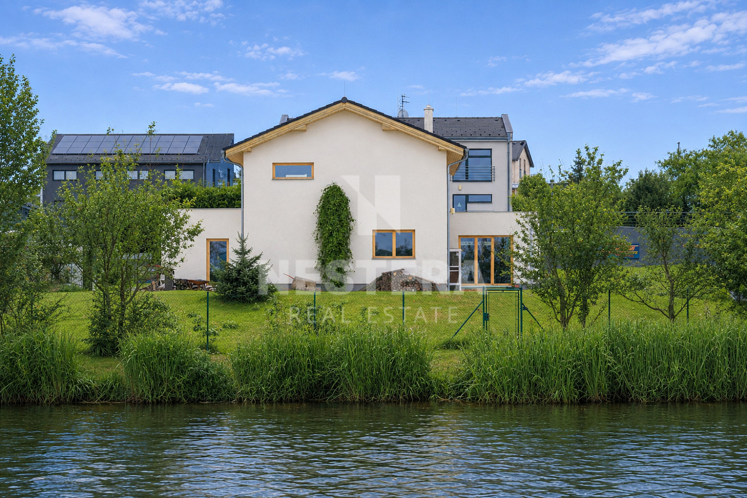 Prodej domu 161 m² s pozemkem 1 099 m²