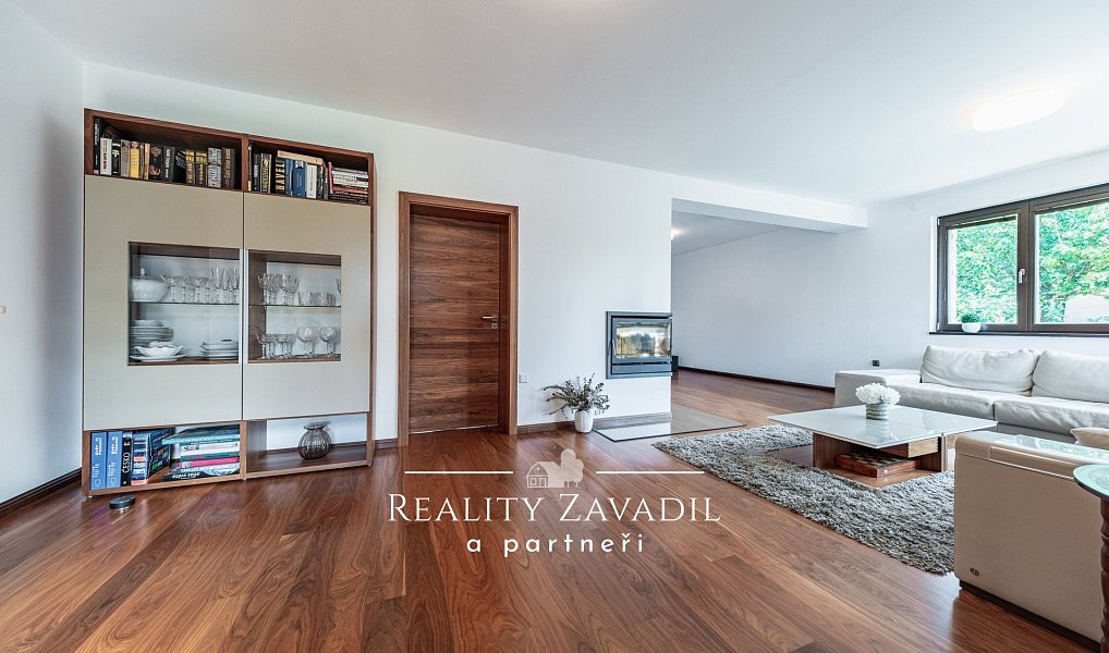 Prodej domu 475 m² s pozemkem 1 627 m², Ráby – náhled fotky 24