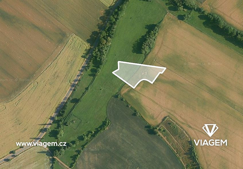 Prodej pole 2 304 m²