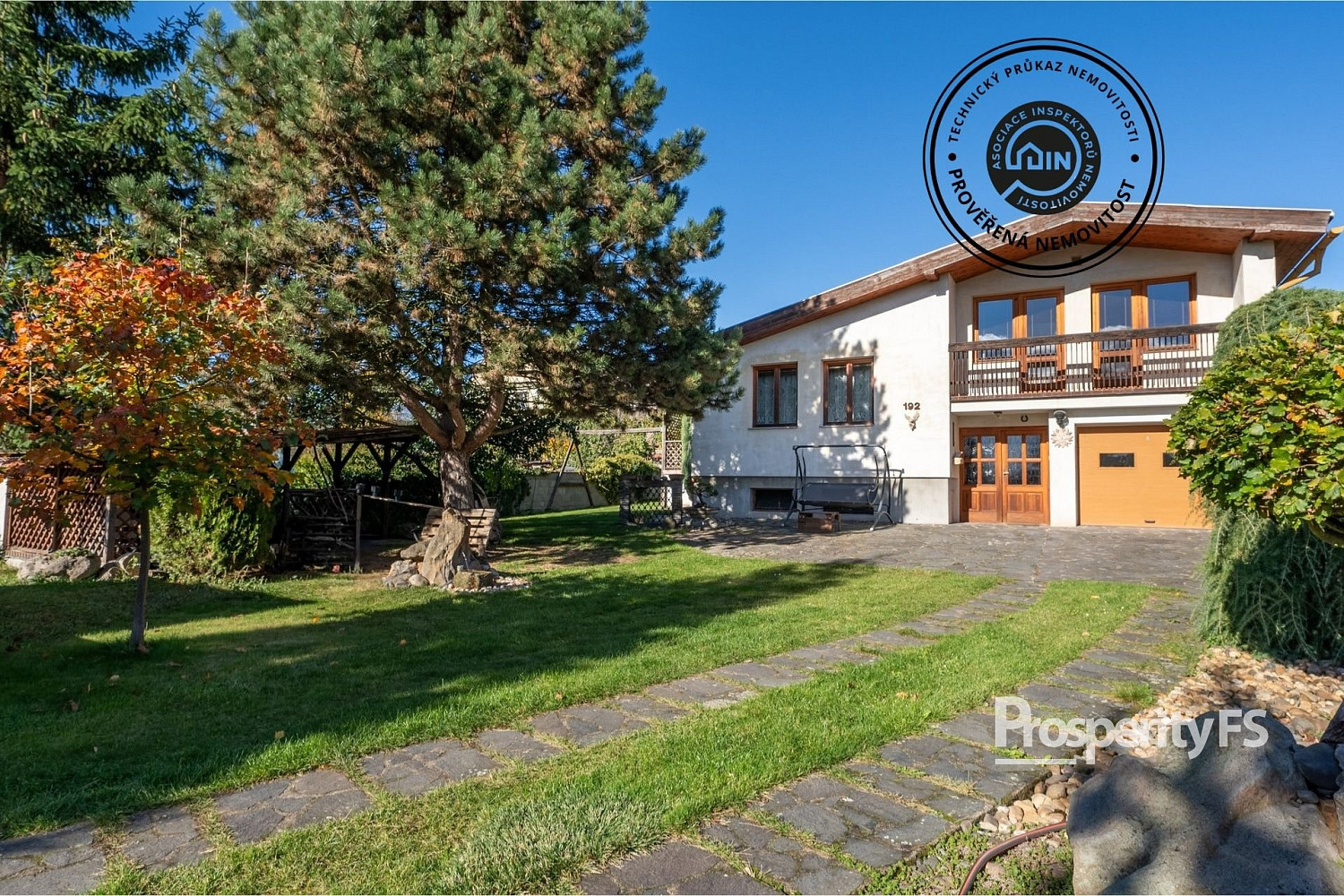 Prodej domu 247 m² s pozemkem 1 899 m²