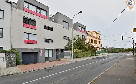 Nadstandardně široké garážové stání pro větší vůz Praha 6, Liboc, Libocká, Praha 6 - Liboc