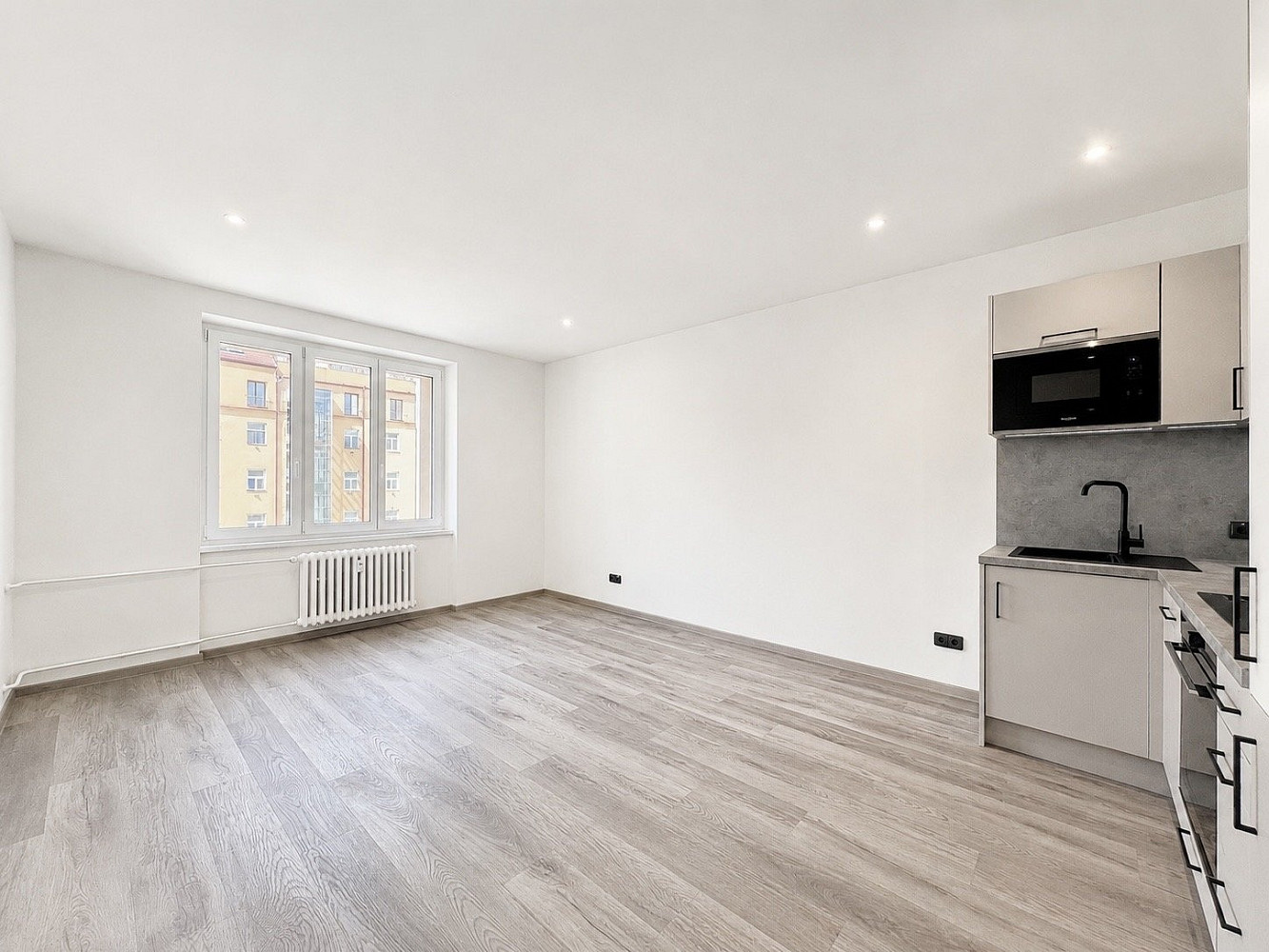 Pronájem bytu 2+kk 48 m² – pohled 3