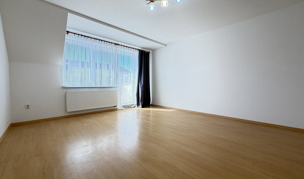 Pronájem bytu 1+kk 32 m², Otrokovice – náhled fotky 2